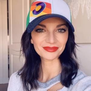 Meet your Posher, Lara